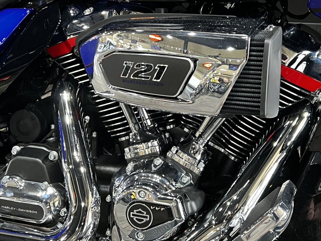 2025 Harley-Davidson CVO Road Glide - Photo 5