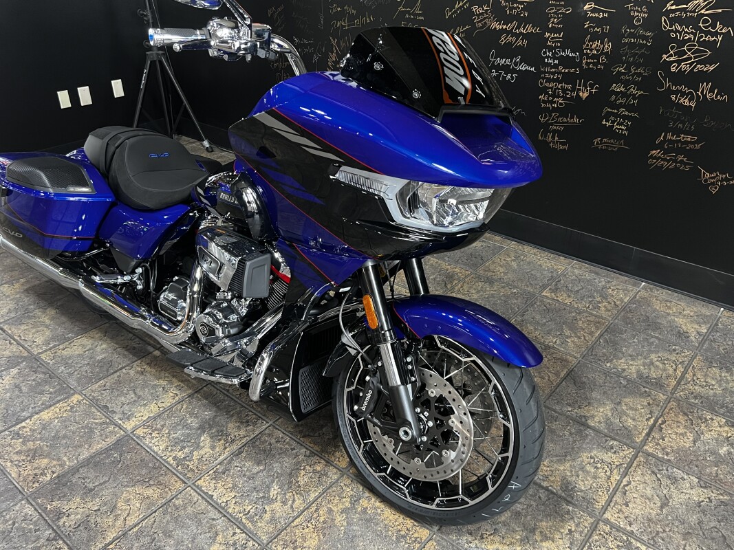 2025 Harley-Davidson CVO Road Glide - Photo 2