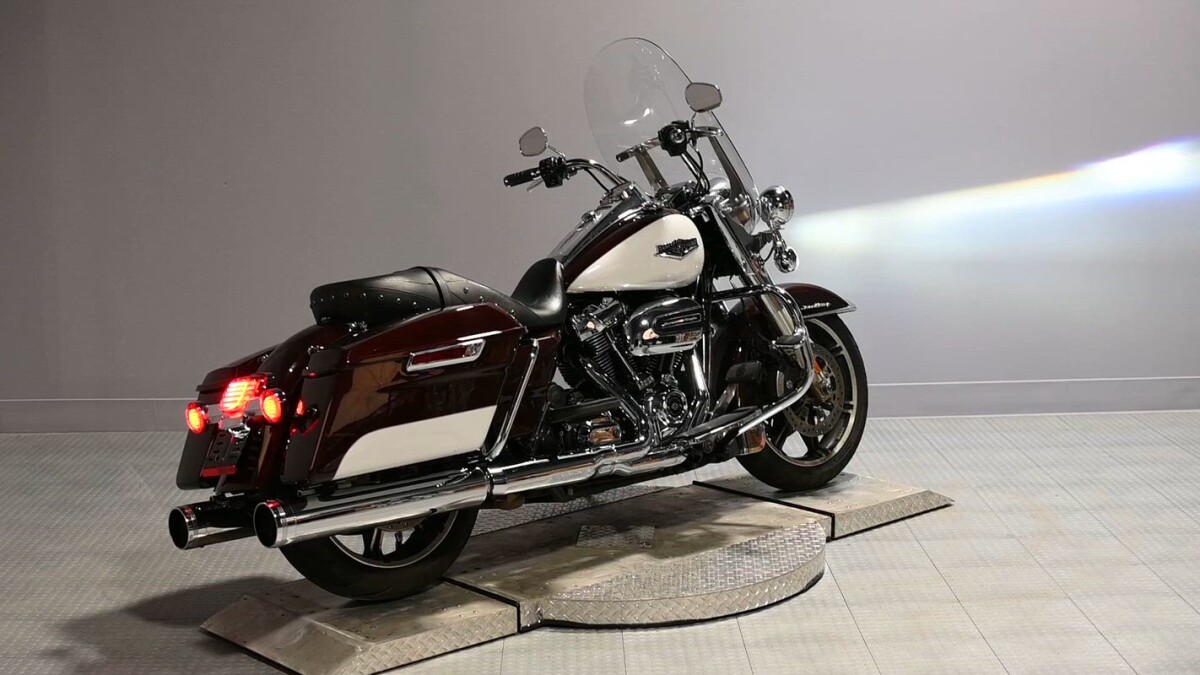 Used 2021 Midnight Crimson & Stone Washed White Pearl Harley