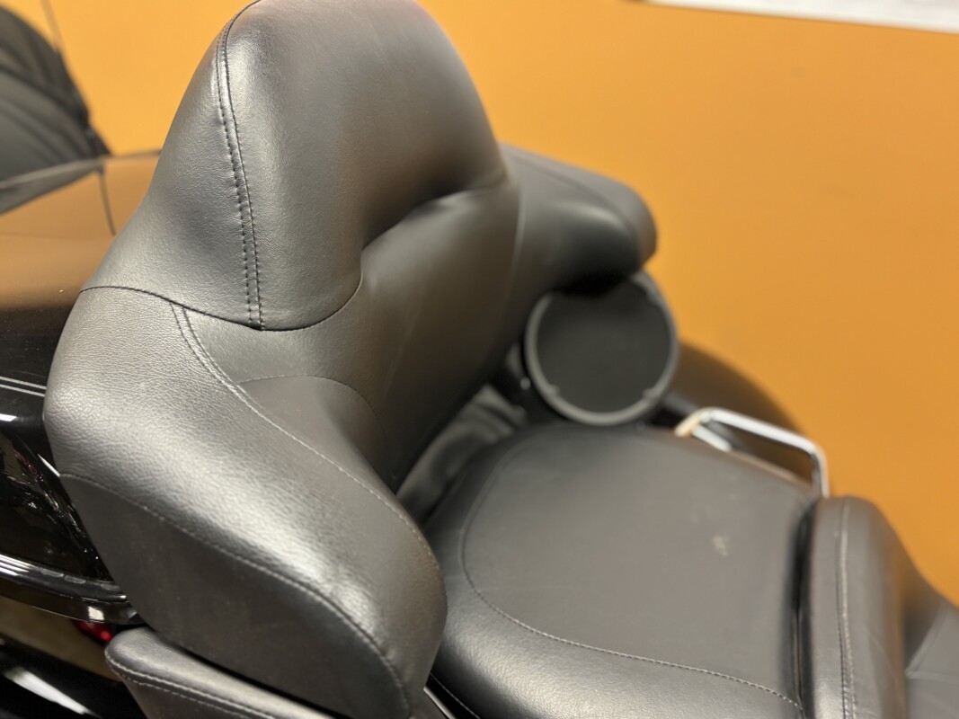 FLHTCUTG 2020 Tri Glide Ultra - Photo 10