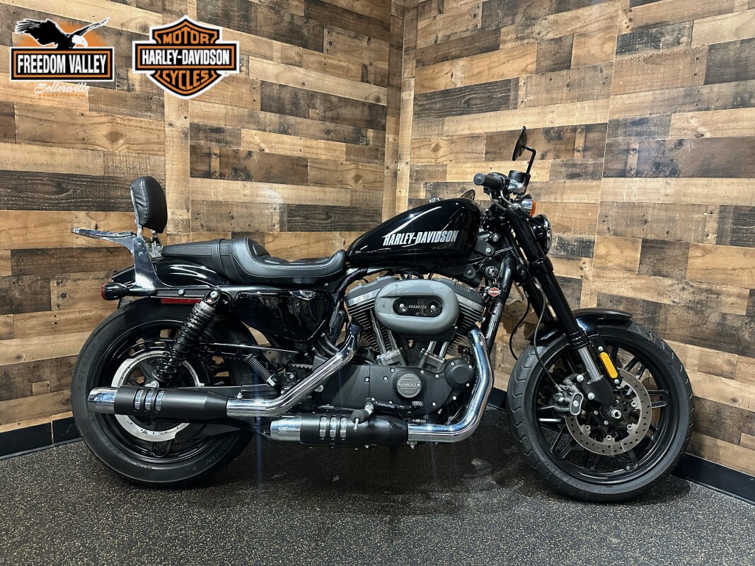 2016 Harley-Davidson® Roadster™ Vivid Black & Charcoal Denim
