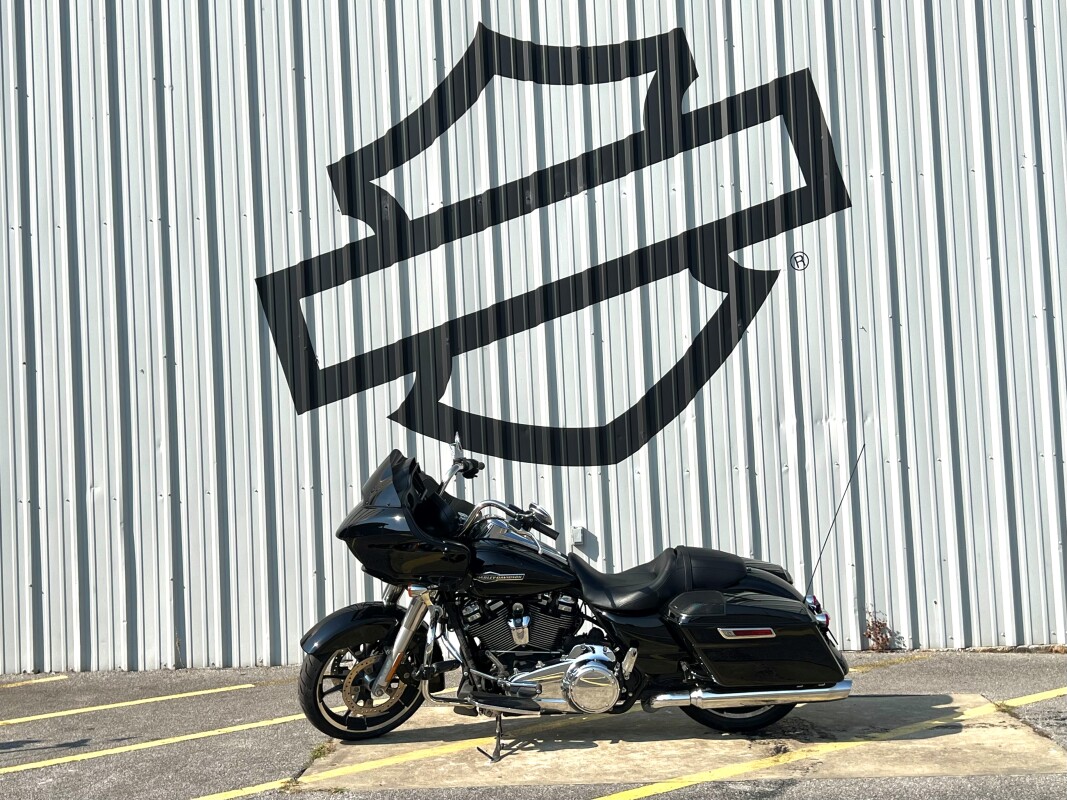2023 Harley-Davidson Road Glide Vivid Black - Photo 3