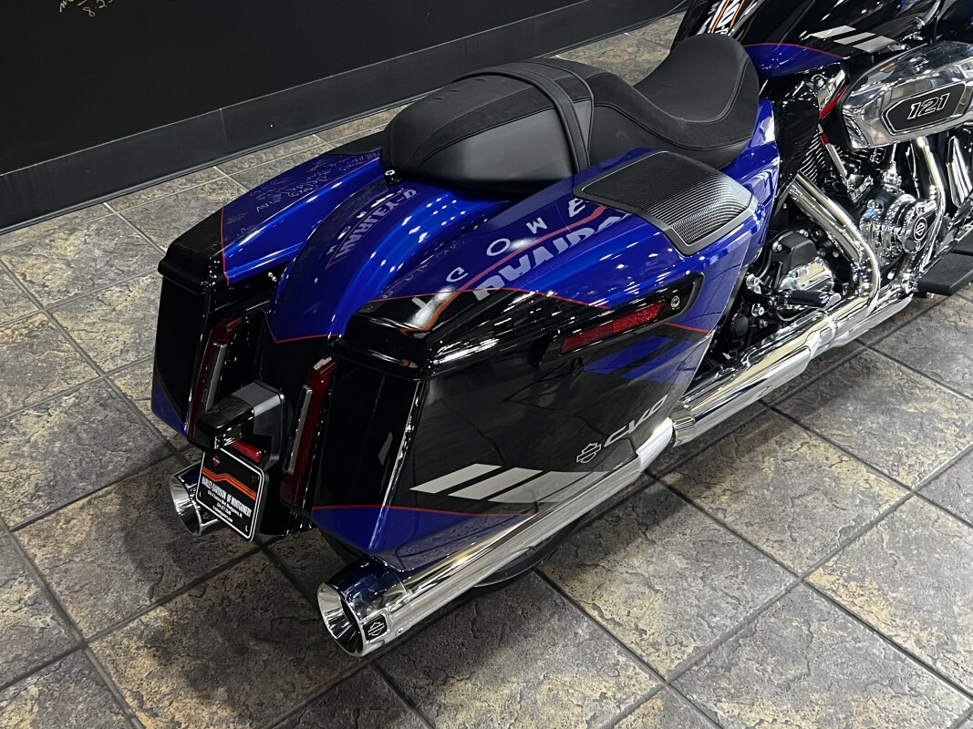 2025 Harley-Davidson CVO Road Glide - Photo 8