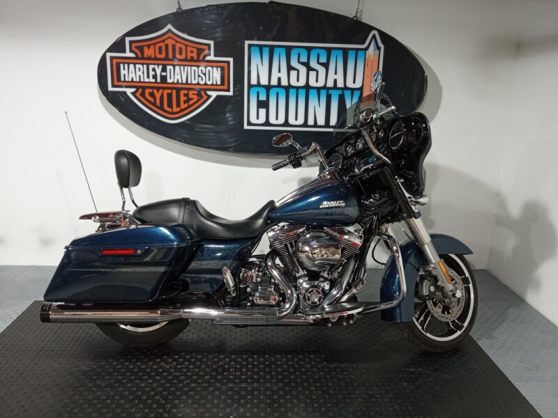 2016 Harley-Davidson® Street Glide® Special - Custom Colour Cosmic Blue Pearl