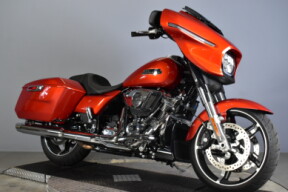 2024 Harley-Davidson® Street Glide® FLHX thumb 2