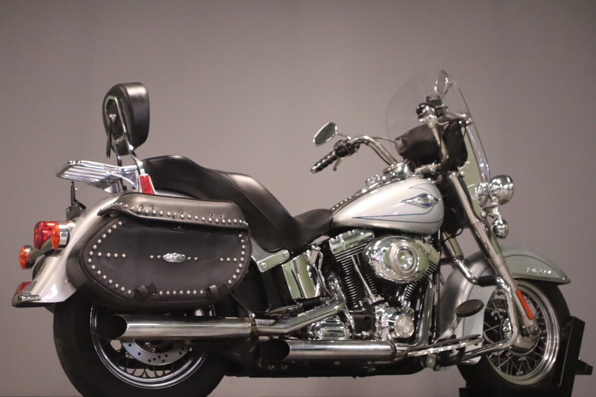 2011 Harley-Davidson Heritage Softail Classic FLSTC - Photo 8