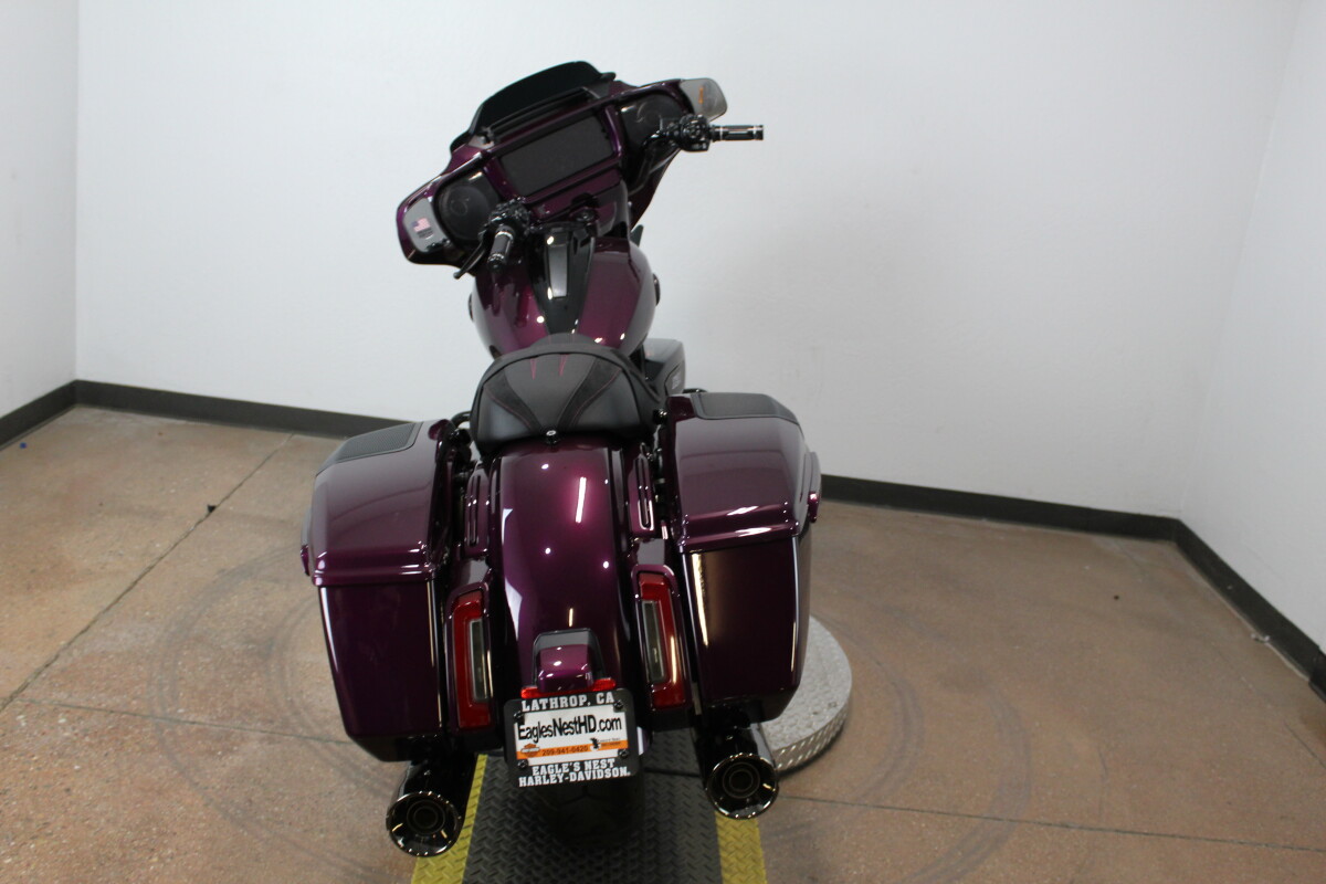 Harley-Davidson CVO Street Glide 2025 FLHXSE 84644293 POISON BERY FDE - Photo 9
