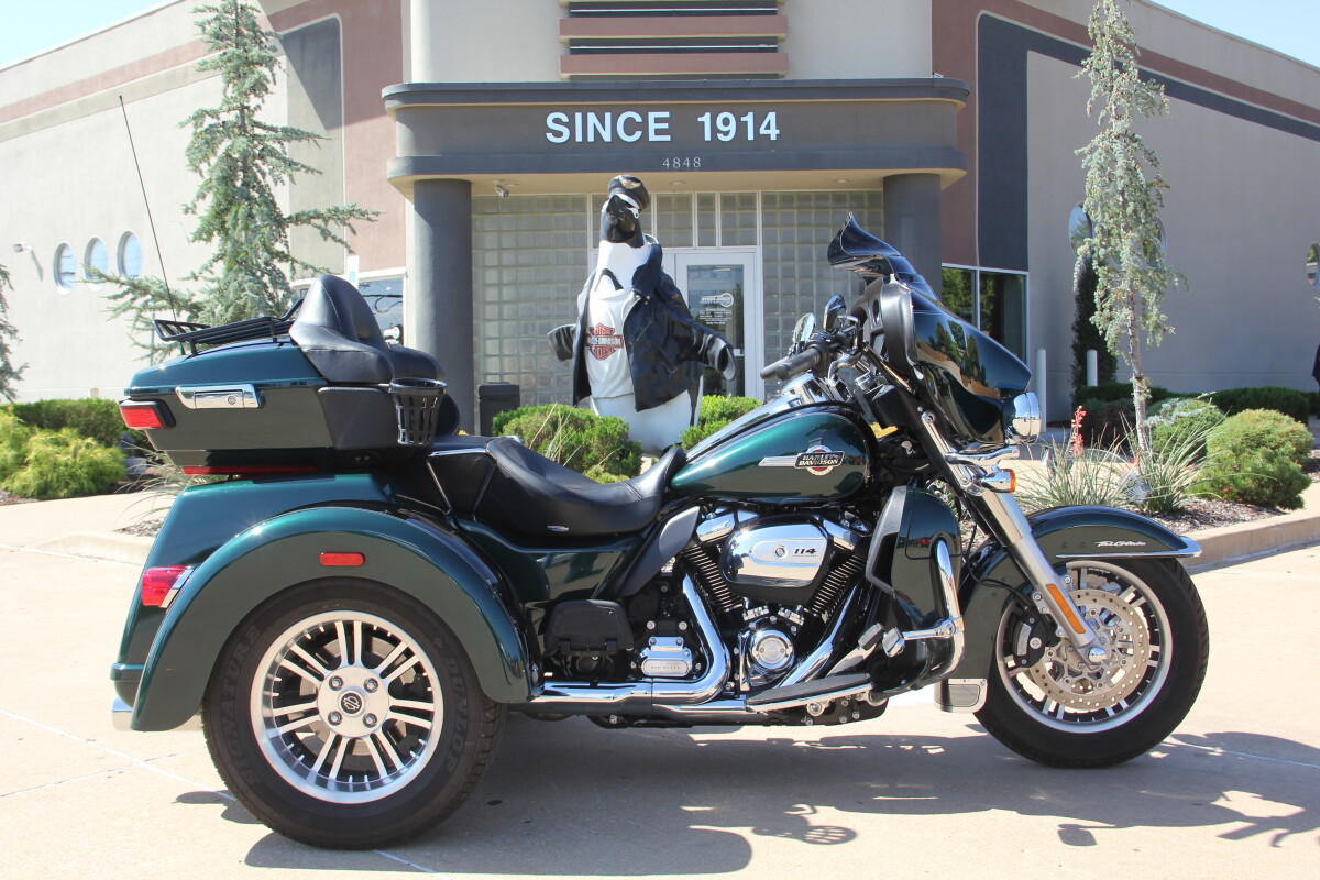 2024 Harley-Davidson Tri Glide Ultra Alpine Green / Vivid Black - Photo 2