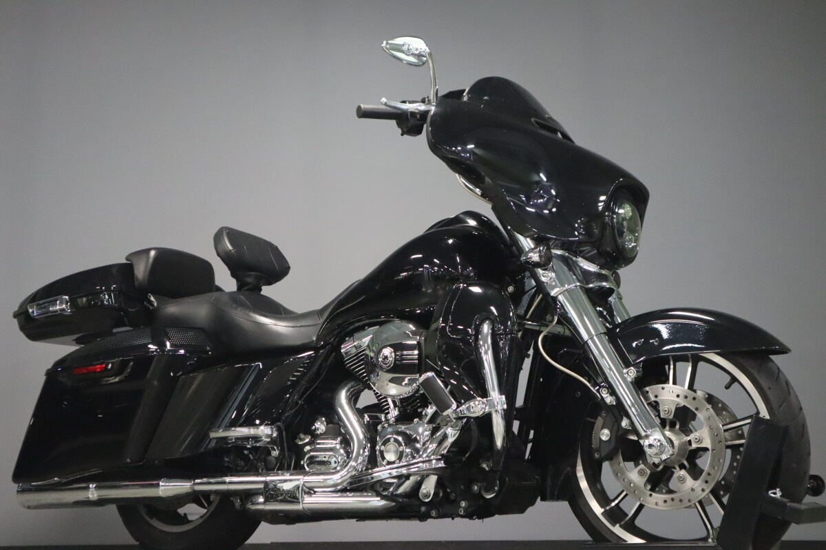 2014 Harley-Davidson Street Glide FLHX - Photo 2