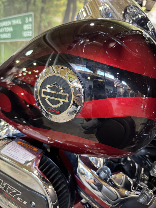 2022 CVO Tri Glide Dante’s Red Fade | HD Certified - Photo 5