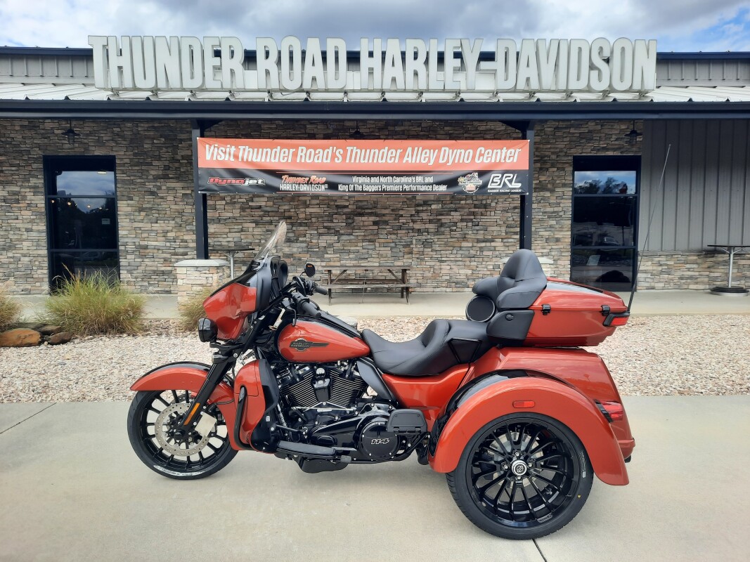 2025 Harley-Davidson Tri Glide Ultra Whiskey Fire / Vivid Black - Black Finish