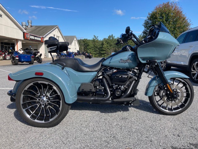 2024 Harley-Davidson Road Glide 3 FLTRT Sharkskin Blue - Black Finish