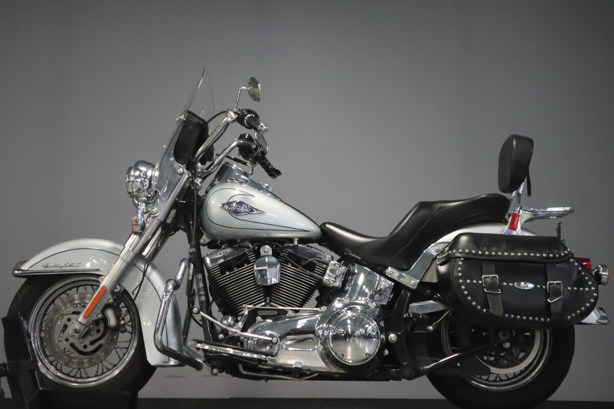 2011 Harley-Davidson Heritage Softail Classic FLSTC - Photo 5