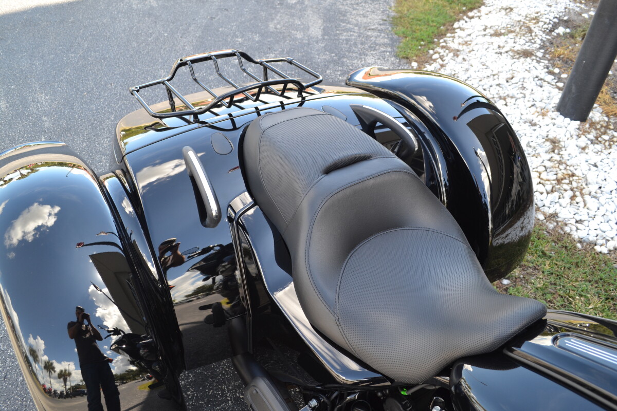 2024 Harley-Davidson Road Glide 3 Vivid Black - FLTRT - Photo 5
