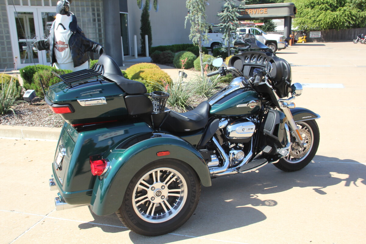 2024 Harley-Davidson Tri Glide Ultra Alpine Green / Vivid Black - Photo 5