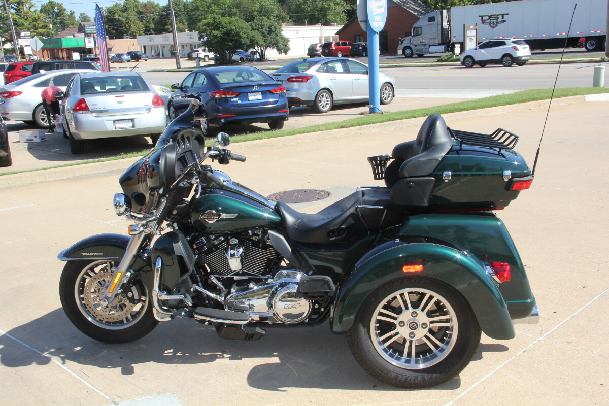 2024 Harley-Davidson Tri Glide Ultra Alpine Green / Vivid Black - Photo 3