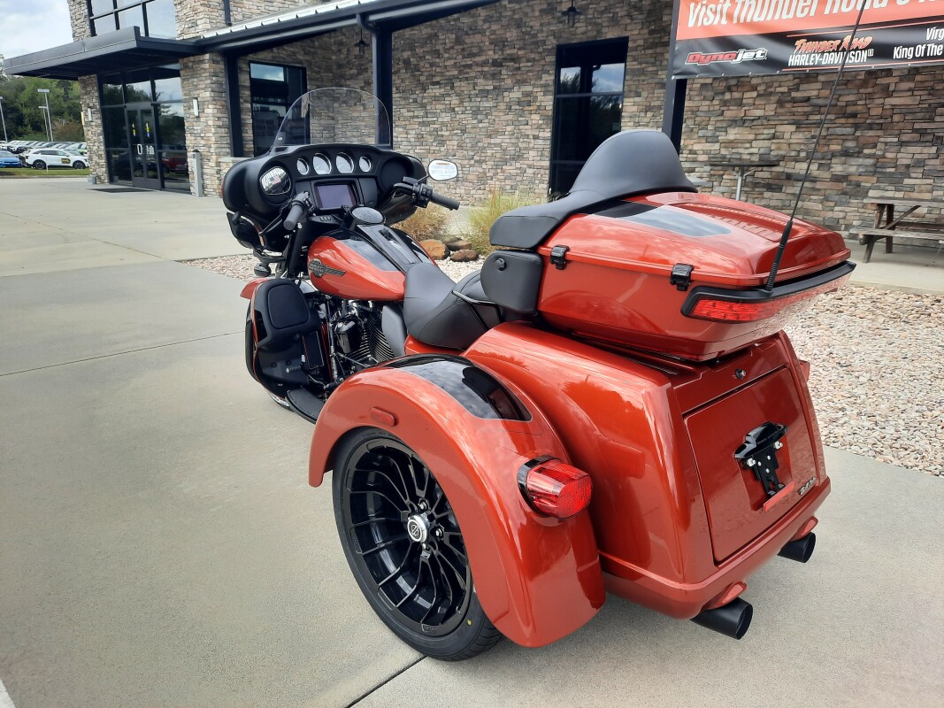 2025 Harley-Davidson Tri Glide Ultra Whiskey Fire / Vivid Black - Black Finish - Photo 8
