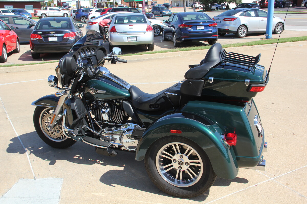 2024 Harley-Davidson Tri Glide Ultra Alpine Green / Vivid Black - Photo 7