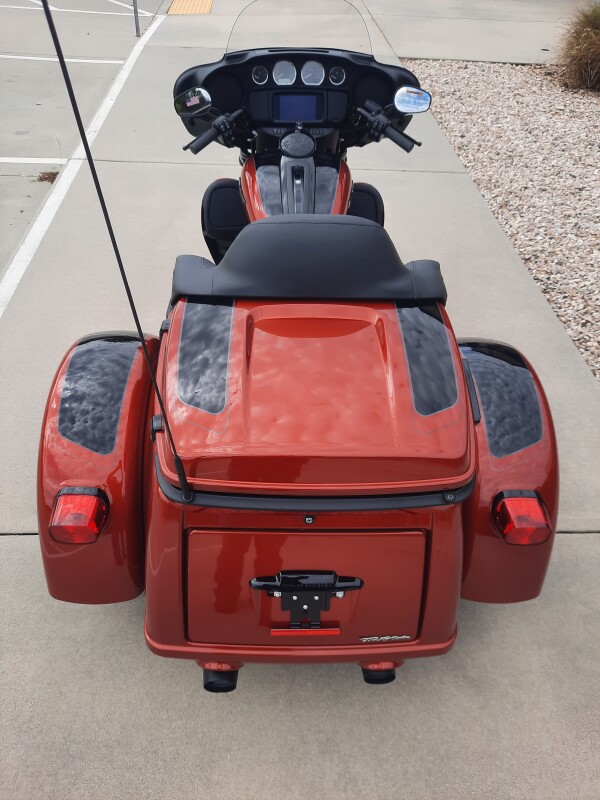 2025 Harley-Davidson Tri Glide Ultra Whiskey Fire / Vivid Black - Black Finish - Photo 9