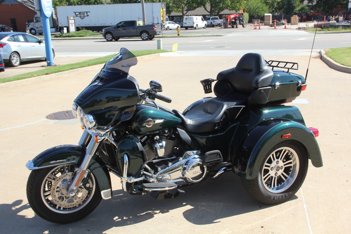 2024 Harley-Davidson Tri Glide Ultra Alpine Green / Vivid Black - Photo 6