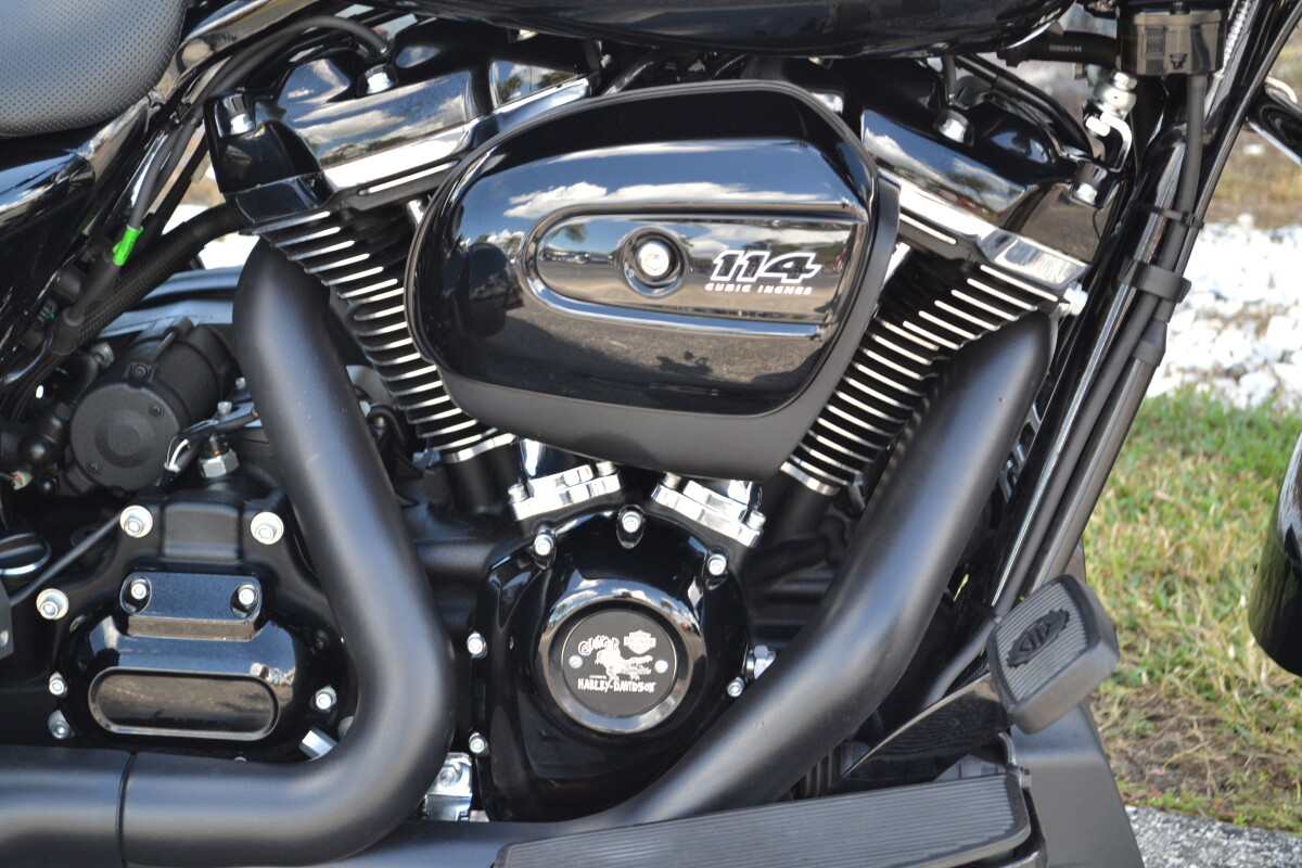 2024 Harley-Davidson Road Glide 3 Vivid Black - FLTRT - Photo 3