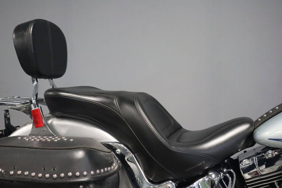 2011 Harley-Davidson Heritage Softail Classic FLSTC - Photo 10