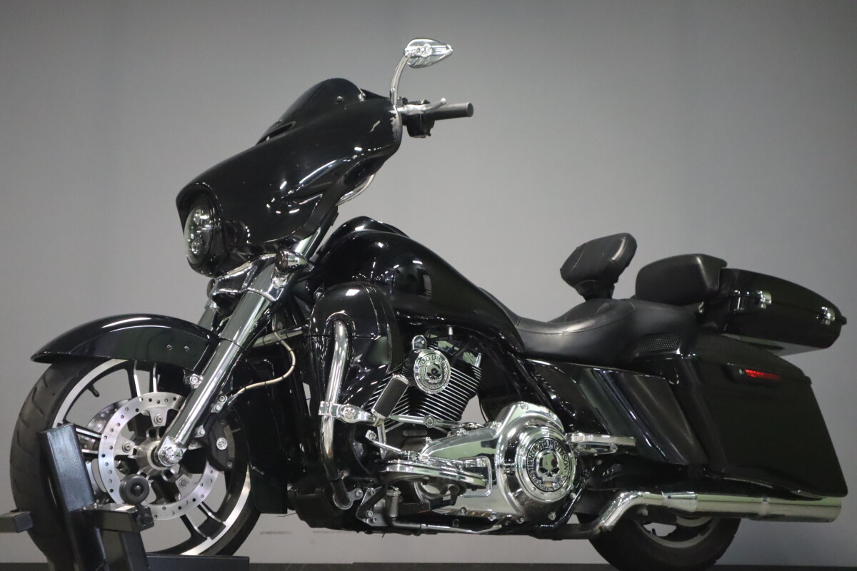 2014 Harley-Davidson Street Glide FLHX - Photo 4