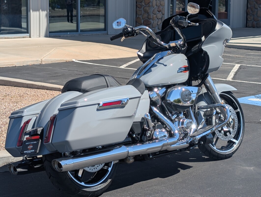 2025 Harley-Davidson Road Glide - Photo 4