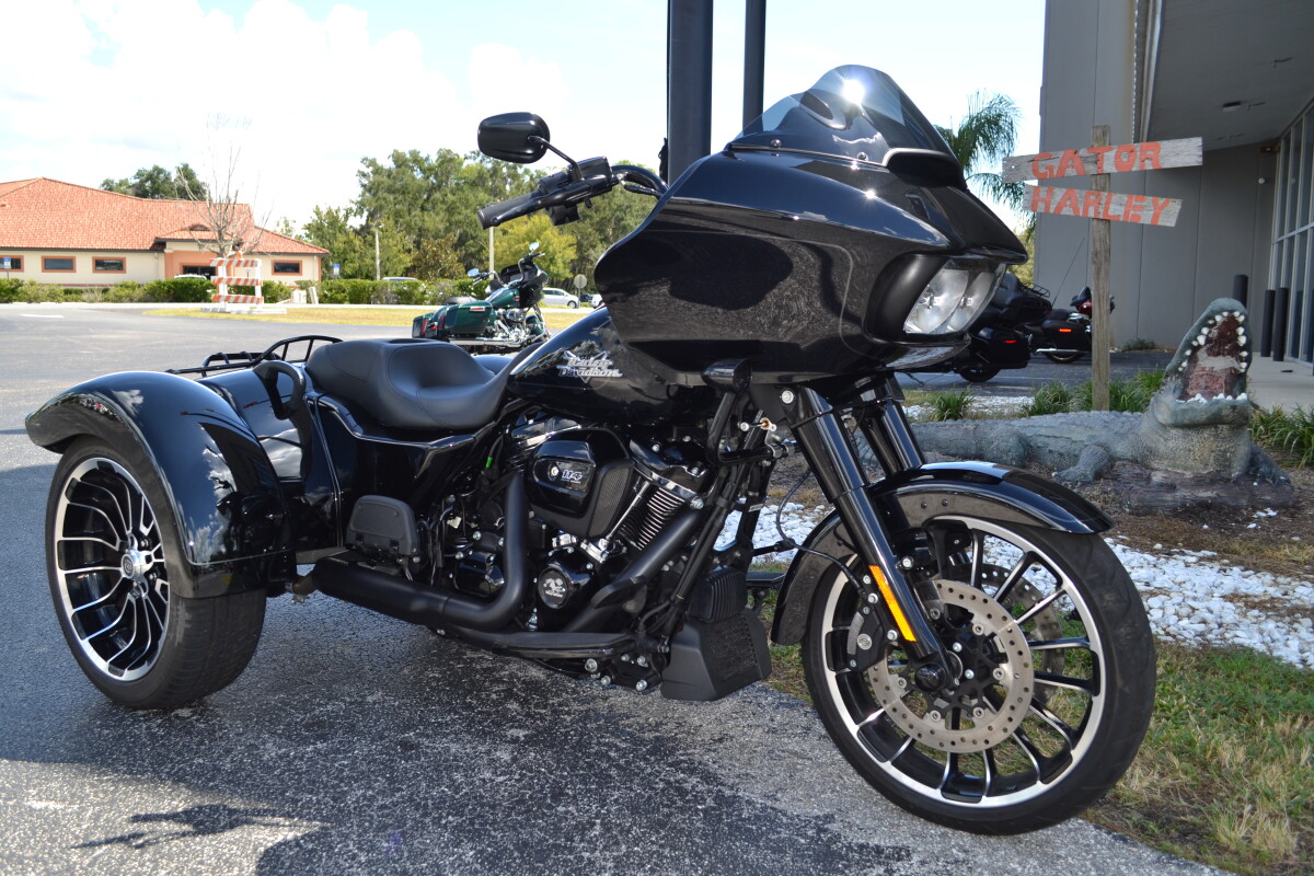 2024 Harley-Davidson Road Glide 3 Vivid Black - FLTRT - Photo 4
