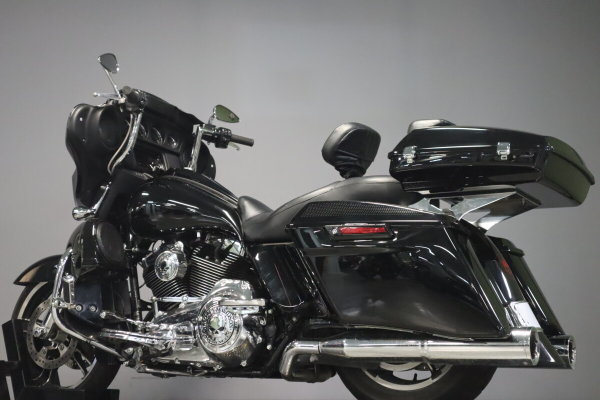 2014 Harley-Davidson Street Glide FLHX - Photo 6