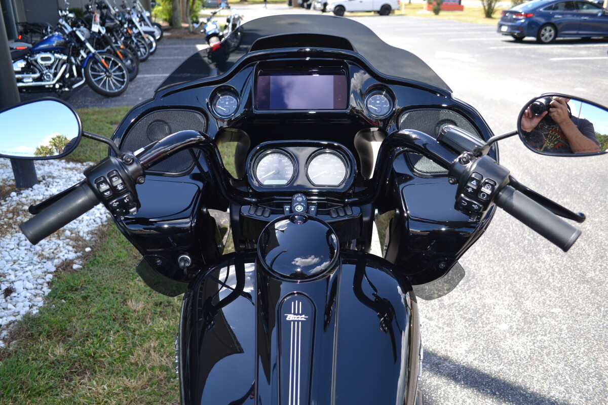 2024 Harley-Davidson Road Glide 3 Vivid Black - FLTRT - Photo 6