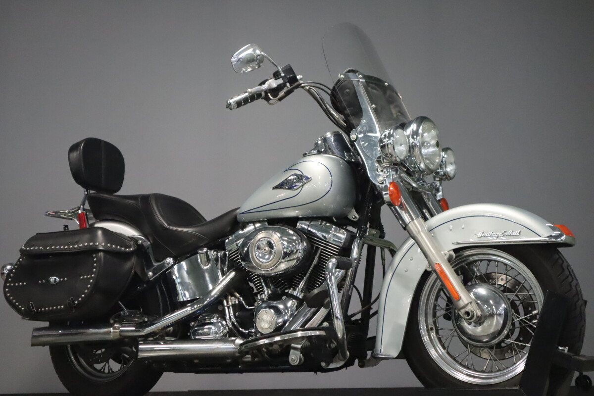 2011 Harley-Davidson Heritage Softail Classic FLSTC - Photo 2