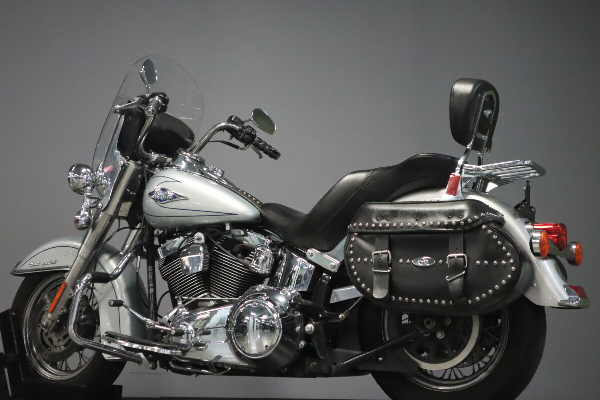 2011 Harley-Davidson Heritage Softail Classic FLSTC - Photo 6