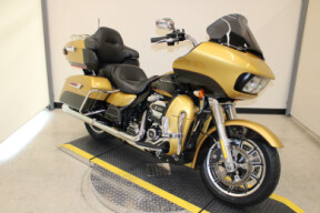 2017 Harley-Davidson Road Glide Ultra Grand American Touring FLTRU thumb 1