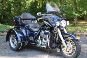 2012 Harley-Davidson® Tri Glide® Ultra FLHTCUTG thumb 2