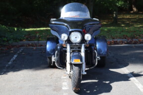 2012 Harley-Davidson® Tri Glide® Ultra FLHTCUTG thumb 1
