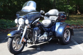 2012 Harley-Davidson® Tri Glide® Ultra FLHTCUTG thumb 0