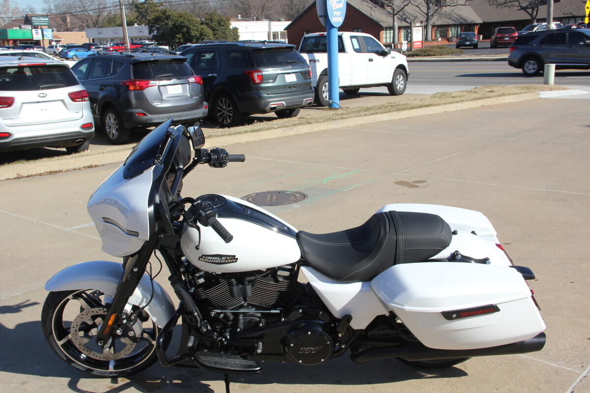 2025 Harley-Davidson Road Glide White Onyx Pearl - Black Finish - Photo 3