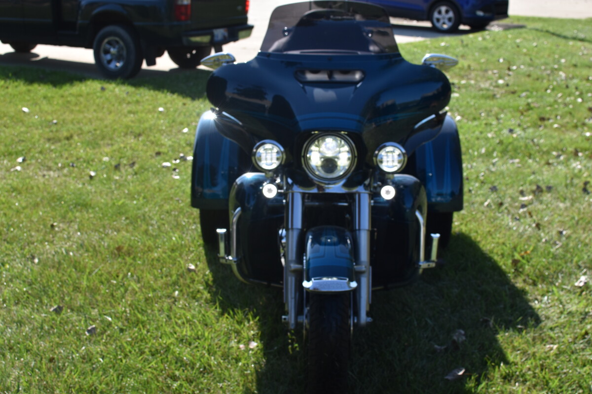 Used 2020 Harley-Davidson Tri Glide Ultra FLHTCUTG - Photo 4