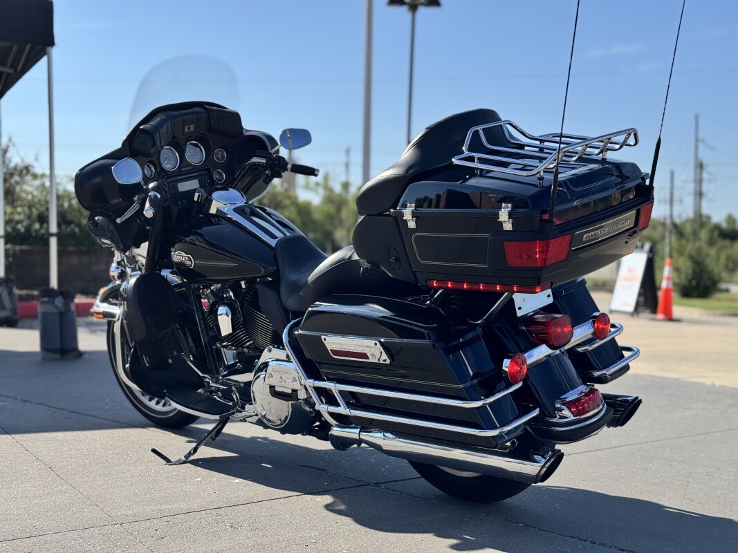 2010 Harley-Davidson Electra Glide Ultra Classic FLHTCU BLACK 626146 - Photo 4