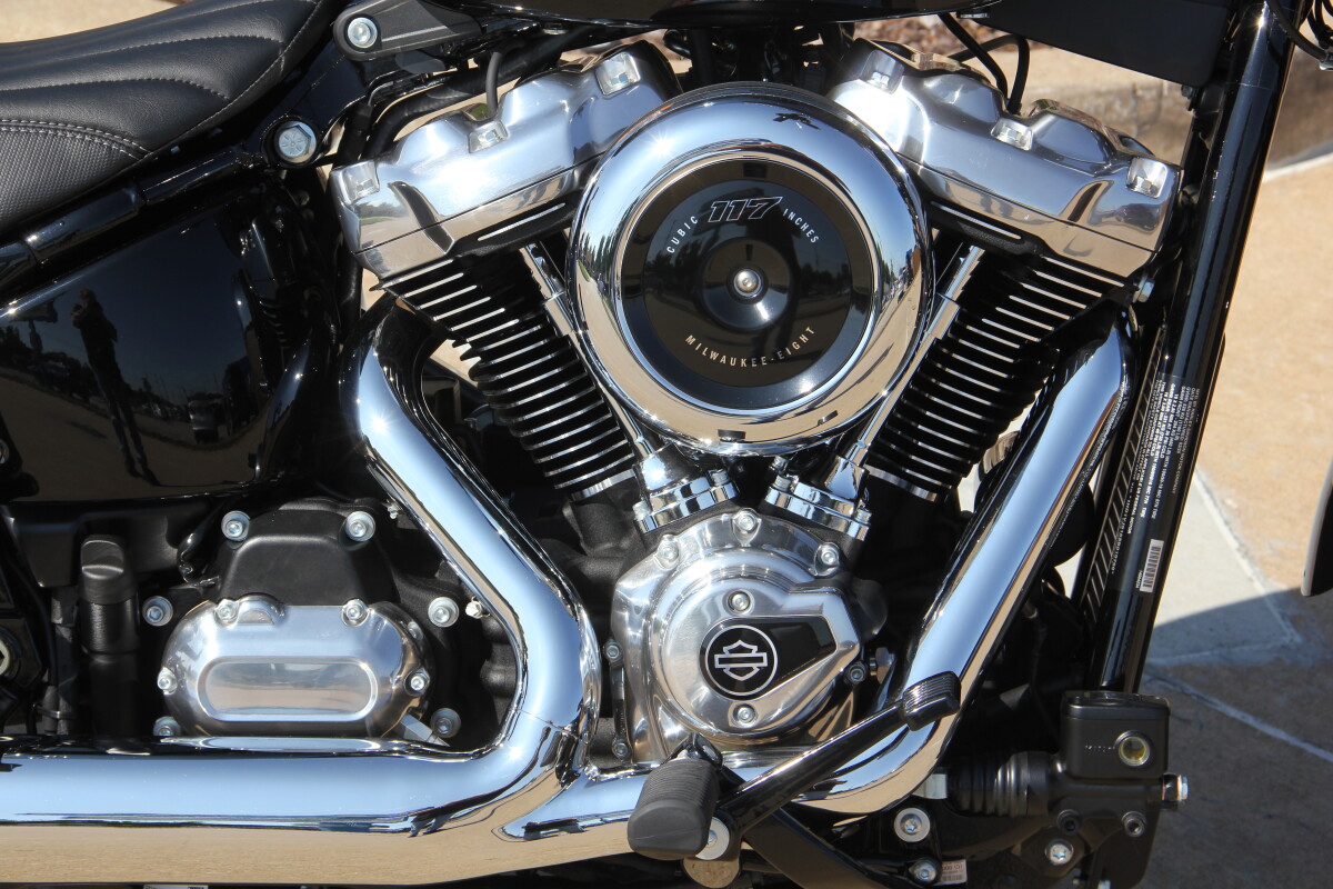 2025 Harley-Davidson Street Bob Vivid Black w/Cast Wheels - Photo 10