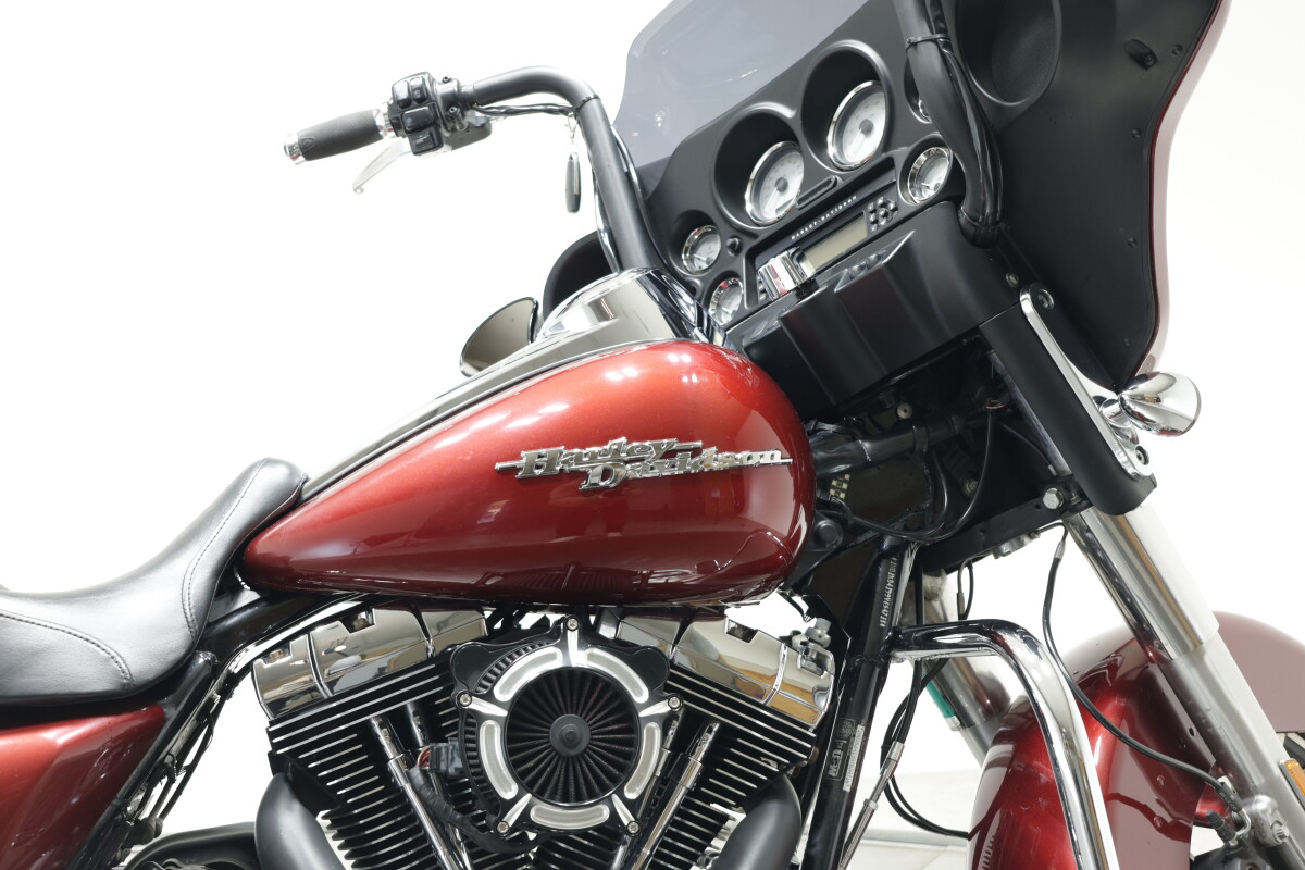 2009 HARLEY-DAVIDSON FLHX STREET GLIDE in RED HOT SUNGLO with 33670 miles - Photo 3