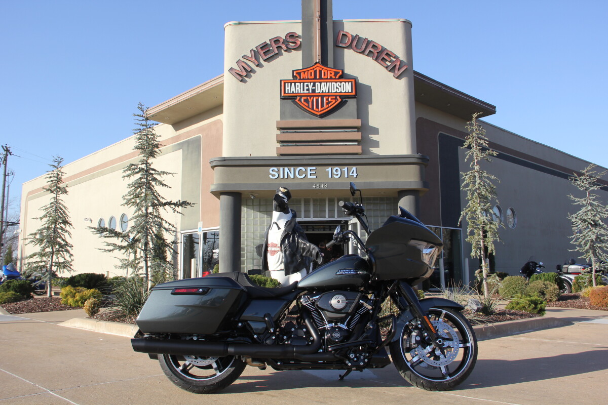 2025 Harley-Davidson Road Glide Iron Horse Metallic - Black Finish