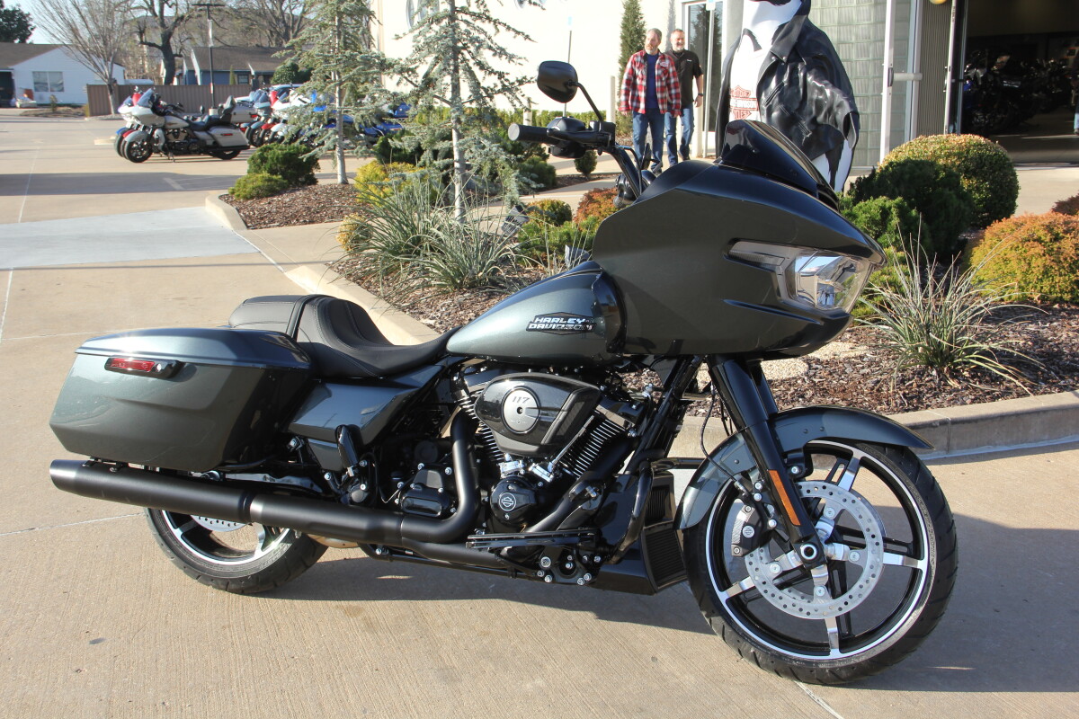 2025 Harley-Davidson Road Glide Iron Horse Metallic - Black Finish - Photo 4