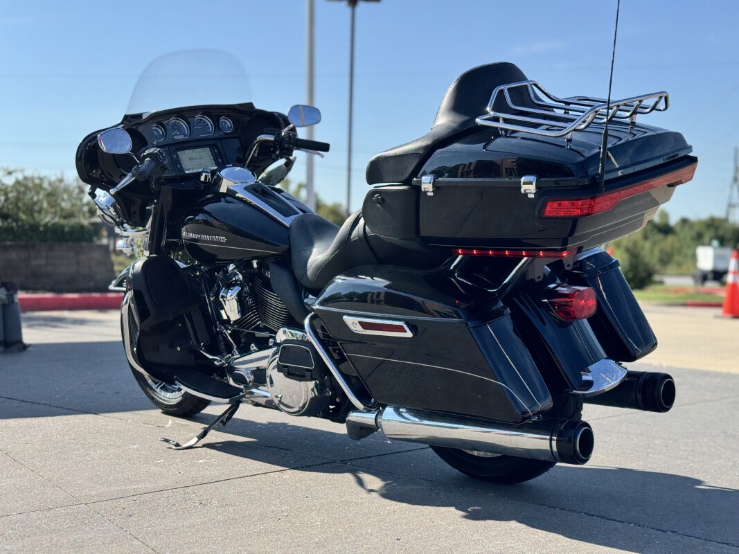 2017 Harley-Davidson Ultra Limited FLHTK Black Hills Gold/Black Quartz 656040 - Photo 4