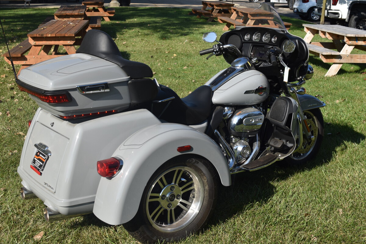 2024 Harley-Davidson Tri Glide Ultra FLHTCUTG - Photo 6