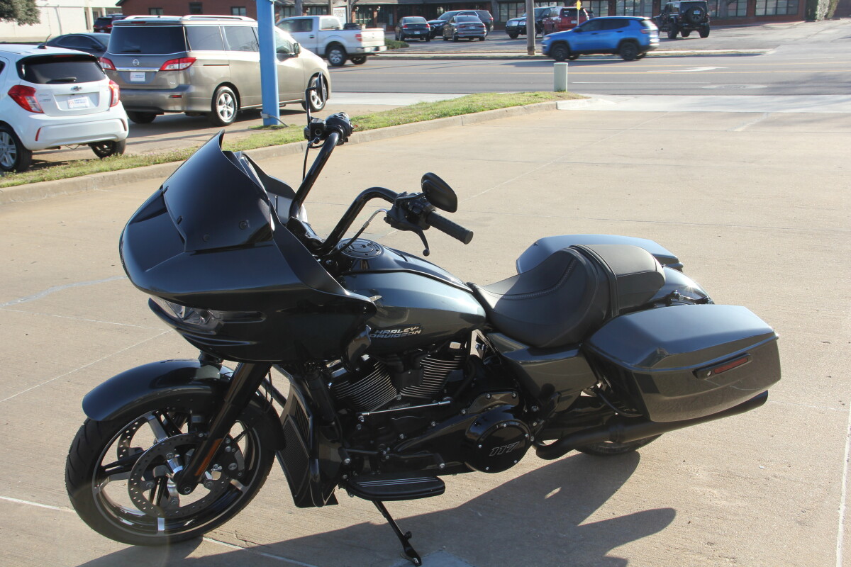 2025 Harley-Davidson Road Glide Iron Horse Metallic - Black Finish - Photo 6