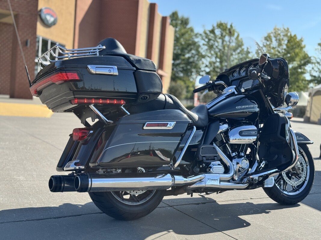 2017 Harley-Davidson Ultra Limited FLHTK Black Hills Gold/Black Quartz 656040 - Photo 3