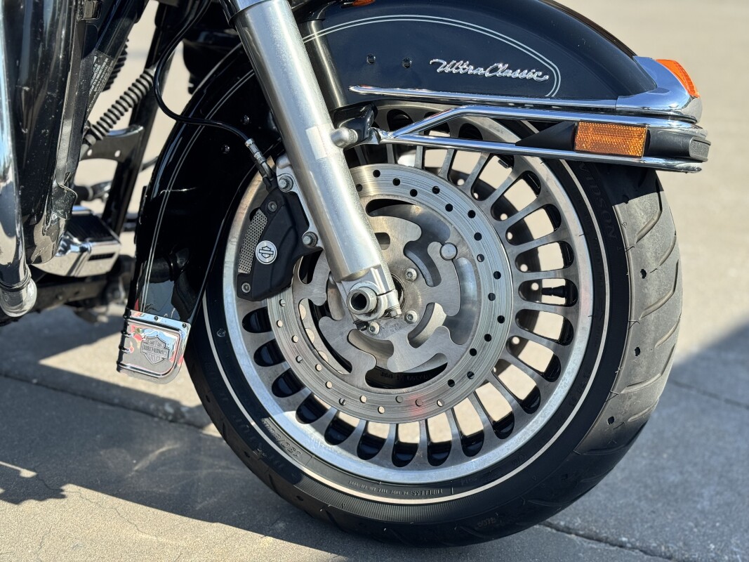 2010 Harley-Davidson Electra Glide Ultra Classic FLHTCU BLACK 626146 - Photo 8