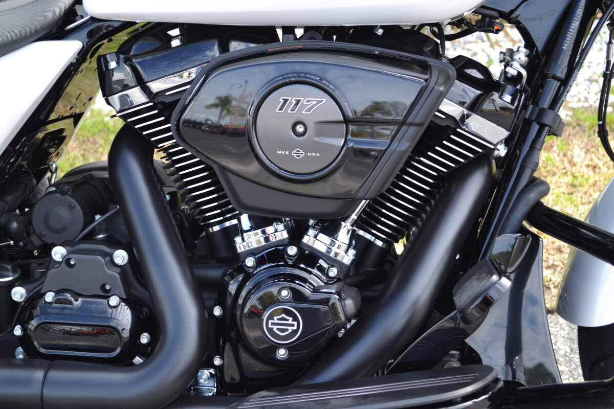 FLHX 2025 Street Glide - Photo 5